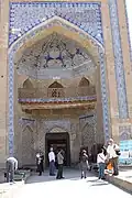 Entrance hall with Iwan.