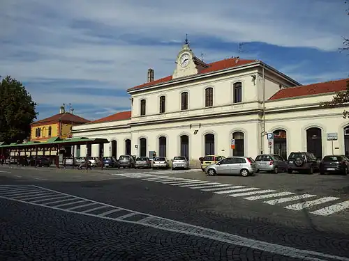 The passenger building.
