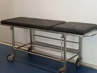 برانکارد چرخ‌دار (wheeled stretcher)