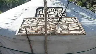 Aaruul در حال خشک شدن