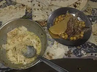 آبگوشت دوغ‌دار(دوگوله دودار)