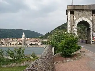 View of Andance from اندانست, across the رون River and the Marc Seguin Bridge