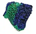 ملاکیت و آزوریت. از آریزونا. اندازه ۴٫۴×۴٫۱×2.2 cm.