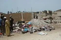 یک محل دفن زباله پر از گرد و غبار