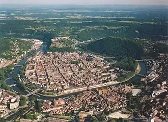 The old city of Besançonand the رودپیچ of the دو (رود).