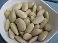 بادام پوست کنده