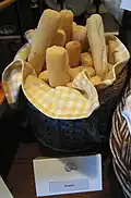 نان سوپ نرم و پهن در سبد