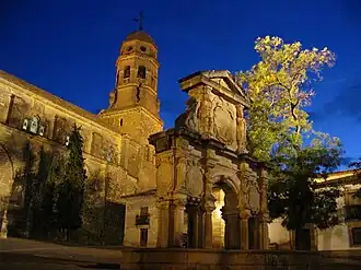 کلیسای جامع سانتا ماریا (Santa María) و فواره مقابل ان در بائِسا