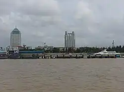 Nanmen Port in Chengqiao, the مرکز شهرستان and largest town on Chongming.