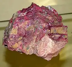 شنگرف یا سینابر سنگ معدنی حاوی جیوه سولفید