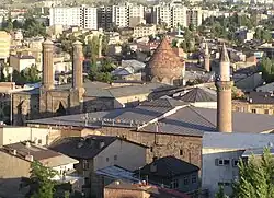 نمایی از مدرسه اسلامی جفت مناره
