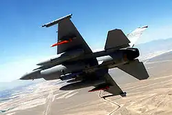 درحال حمل مالد (ADM-160 MALD)