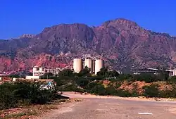 کارخانه سیمان در دندوت