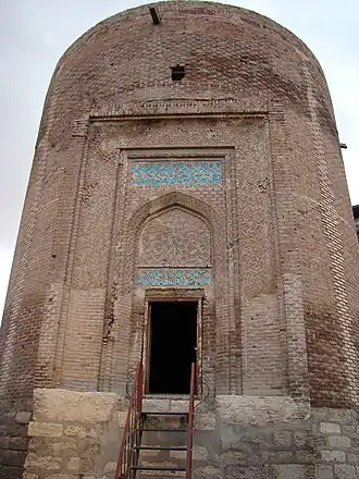 برج مدور از بناهای ساختهشده در دورهٔ اتابکان در شهر مراغه (۵۶۳ هجری)