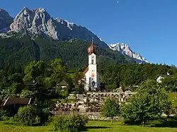 View of Grainau's church with the تسوگ‌اشپیتسه behind