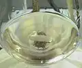 واکنشگر گرینیارد تشکیل شده اما مقداری فلز منیزیم هنوز در ظرف واکنش باقی‌مانده است.