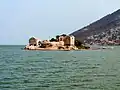 قلعه گرموزور Grmožur در دریاچه اشکودر، مونته نگرو