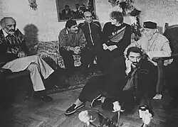 در سال ۱۹۹۰ مکالمه سوس سارگسیان، زوری بالایان و هنریک ایگیتیان، شرکت‌کنندگان اعتصاب غذای اعلام شده در مسکو علیه انحلال مرجعیت قانون اساسی در قره‌باغ توسط گورباچف، همراه با وازگن یکم، کاتولیکوس تمام ارامنه.