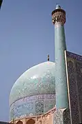 گنبد مسجد شاه در اصفهان که با نقوش اسلیمی تزئین شده‌است.