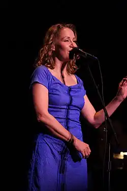 Osborne performing in Wilmington, Delaware, نوامبر ۲۰۰۹