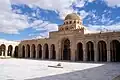 مسجد جامع Kairouan نمونه‌ای از از یادمان مذهبی اسلامی.