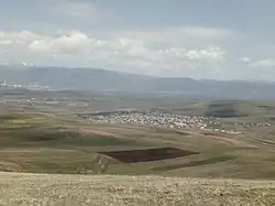 نمای روستای لرنانیست از شیب کوه hy:Մենակսար