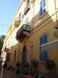 موزه لونتیو در کنار خیابان لدرا.