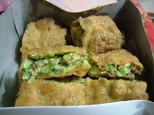 مارتابک تلور، املت تخم مرغ، تره و گوشت.