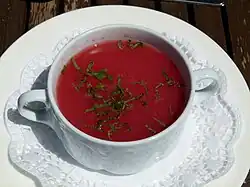 سوپ هندوانه در یک رستوران