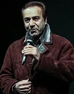 گلریز در مراسم رونمایی از نماهنگ «آزادی» حامد زمانی در برج آزادی تهران. ۱۳۹۵