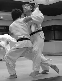 جودو attempting Ōuchi-gari during randori.