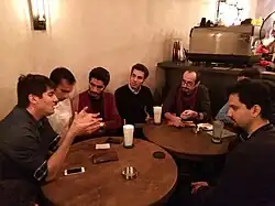 چند مرد در تهران، با پوشاک روزانه خود