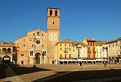 میدان پیروزی (Piazza della Vittoria)