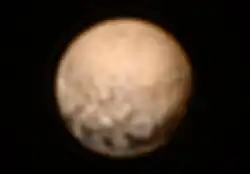 ژوئیه ۲۰۱۵: Pluto image (color) viewed by افق‌های نو.