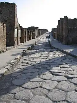 نمایی از یکی از خیابان‌های شهر