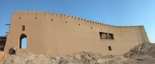 بخش بجا مانده از باروی ری در کنار چشمه علی