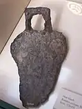یک کج‌بیل کشف شده از دوران روم باستان با تیغه آهنی(مربوط ۲۰۰۰ سال قبل)