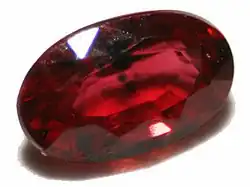 یاقوت سرخ تراش خورده دارای آخال.