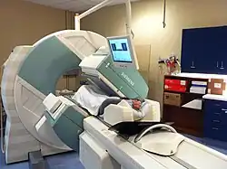 یک اسکنر SPECT / CT زیمنس در حال کار.