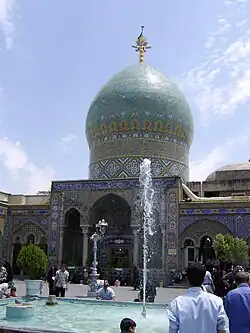 نمایی از حیاط حرم شاه عبدالعظیم