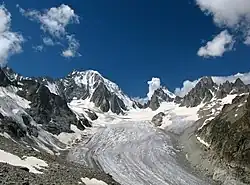 آیگوئل آرژانتیر بر فراز یخچال سالینا