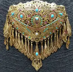 سینه ریزدر زبان محلی سنجاک یا تاسنی گفته می‌شود.