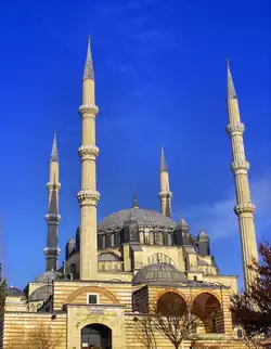 مسجد سلیمیه به دستور سلطان سلیم دوم توسط معمار سنان در ادیرنه ساخته شد.