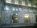 نمایی از آینه کاری‌های درون شمس‌العماره