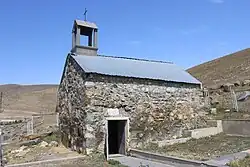 کلیسای کوچک (مربوط به قرن هفدهم) در حومهٔ شهر