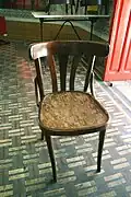 صندلی چوبی (در ایران با نام صندلی لهستانی شناخته می‌شود)