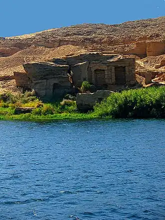 تصویر از سنگ معابد سرپوشیده غرب رامسس دوم و مرنپتاه در نزدیکی شهر اسوان.