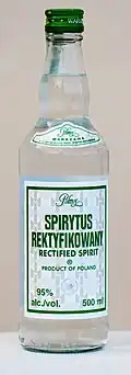 یک بطری عرق دو آتشه مارک Polmos لهستان.
