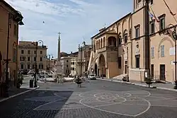 میدان شهر.
