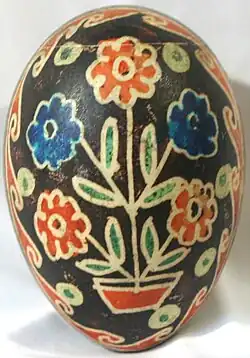 پیسانکای سنتی اوکراینی از منطقۀ بوکووینا، با نقش وازون (درخت زندگی)